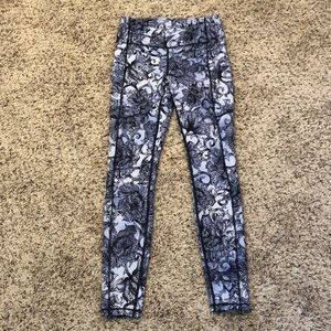 Lululemon Speed Up Tight 
Full-On Luxtreme 28 (6)